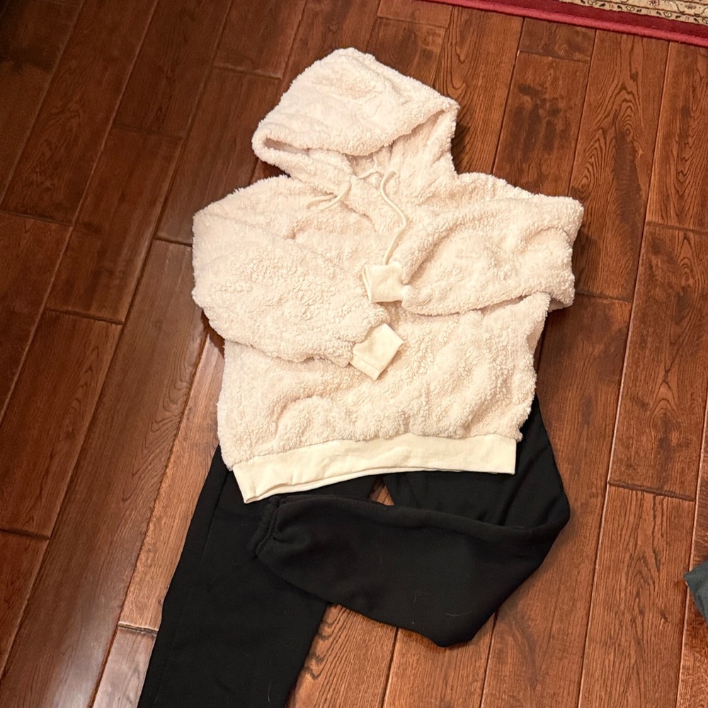 Cozy Cream  Hoodie and black sweatpant XS